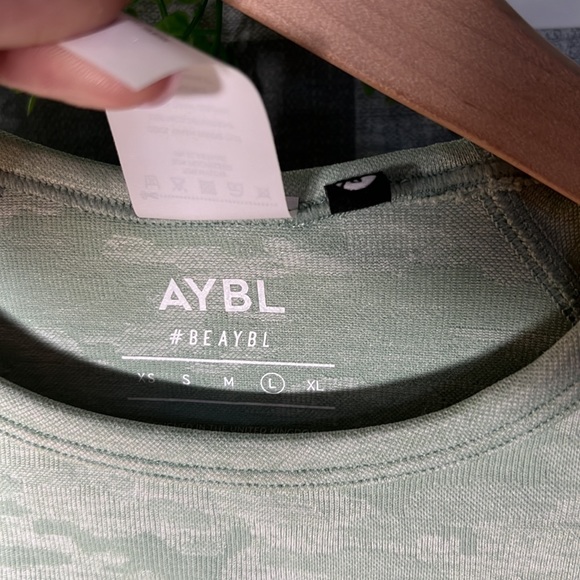 Workout AYBL Crop Seamless - Picture 3 of 5